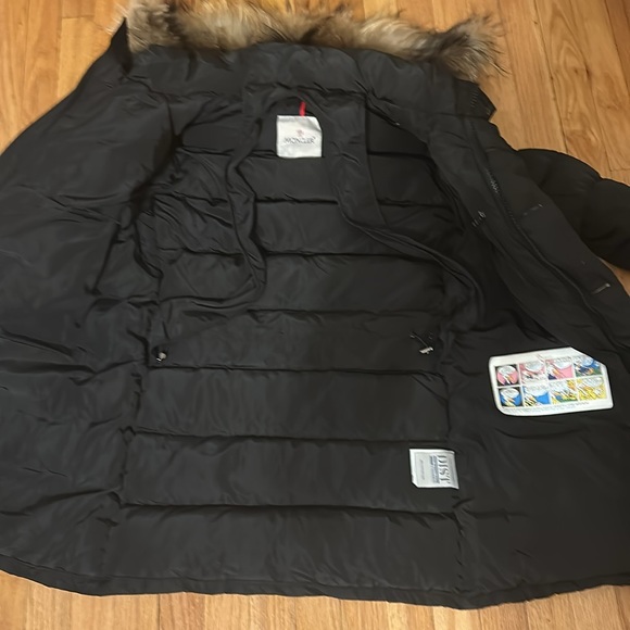 Black Moncler jacket with detachable hood willing to negotiate - Picture 2 of 4